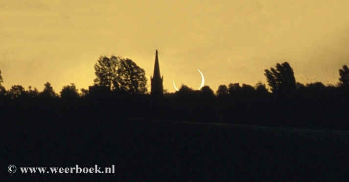 Zonsopkomst31mei2003MONTAGEvoormedia.jpg (61277 bytes)